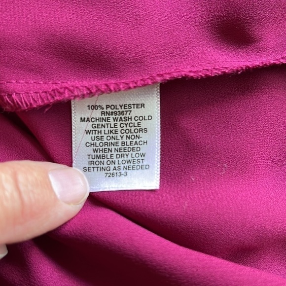 Liz Claiborne size M top plum color lightweight fabric front pleats short sleeve - Picture 10 of 11